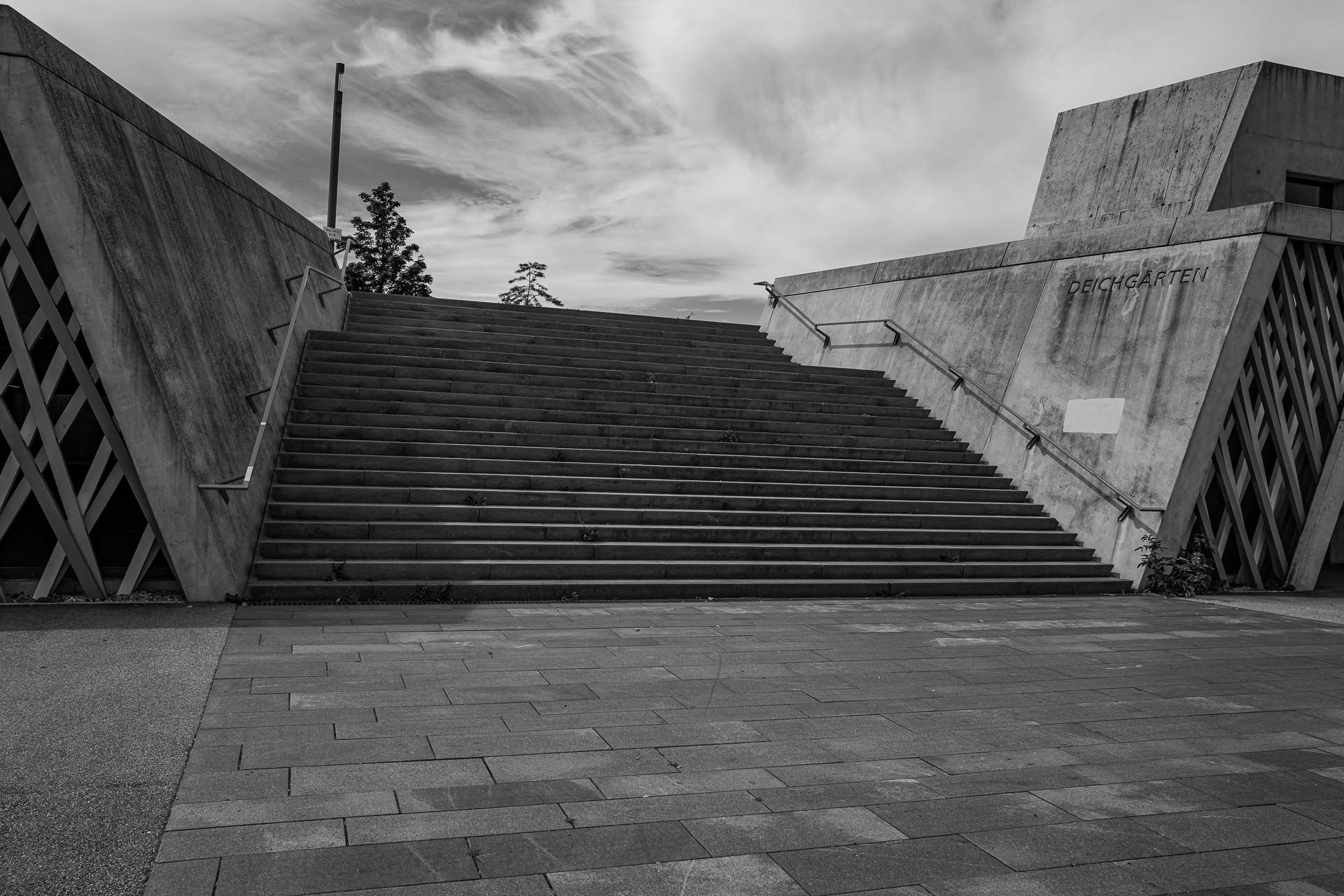 Treppe zu den Deichgäten