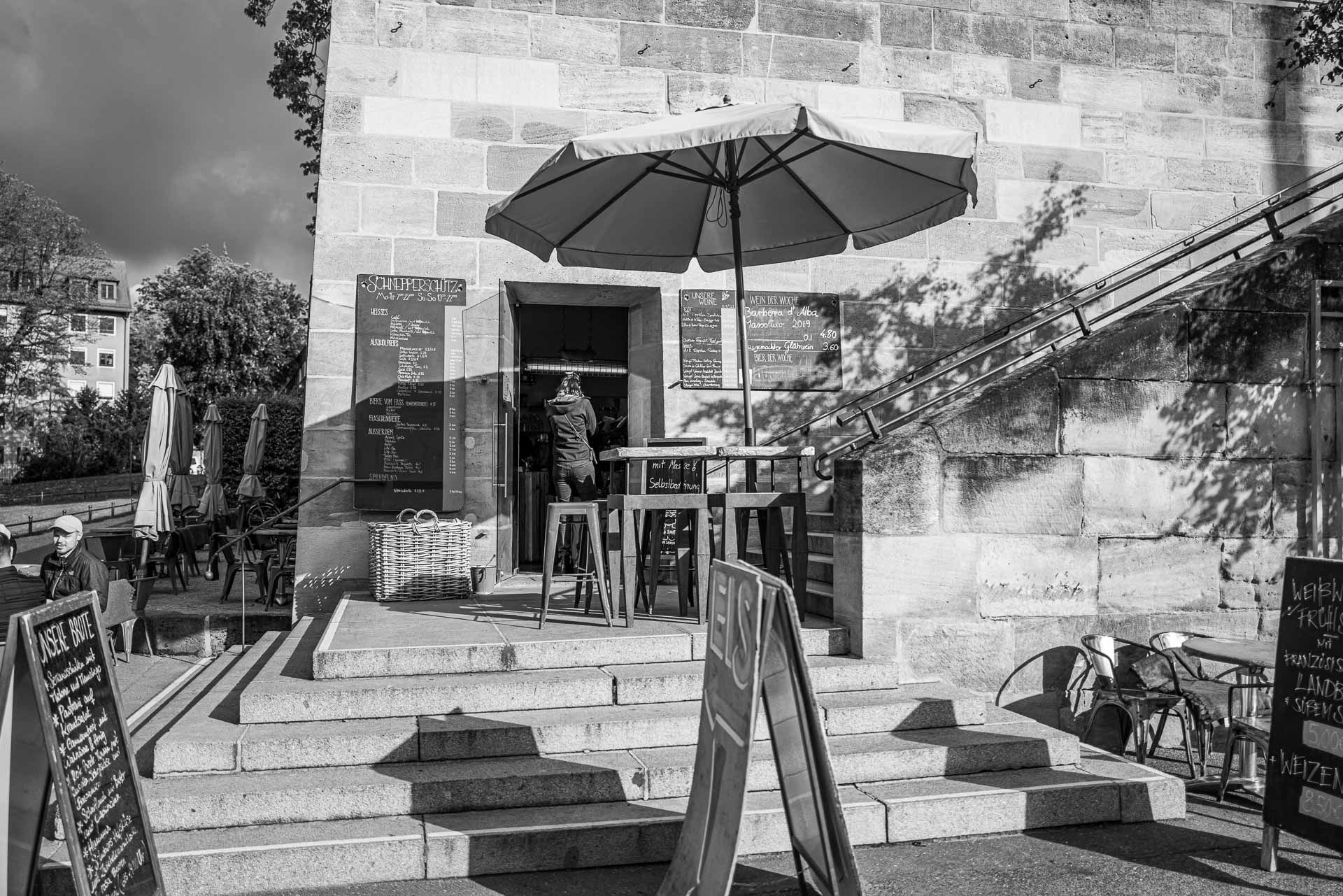 vor dem Cafe Schnepperschütz am Halltertor