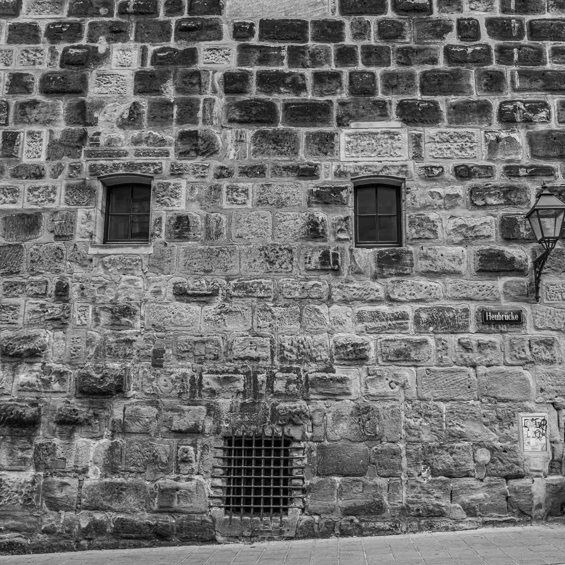 Das "Gesicht" eines Schuldturmes an der Heubrücke