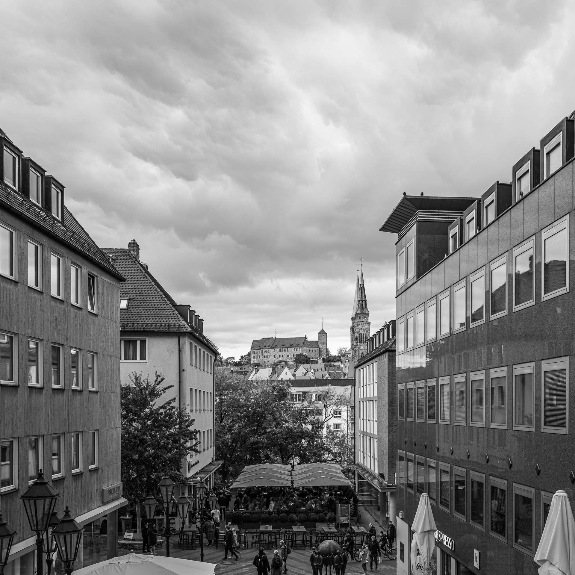 Blick von der Innenstadt hinauf zur Kaiserburg